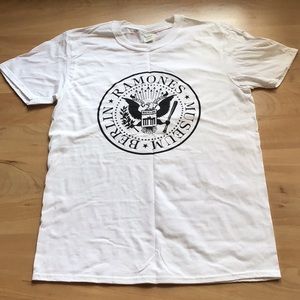 Gildan T-Shirt Ramones Museum Berlin 🎸